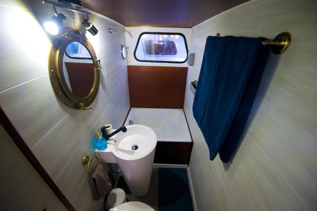 Homeboat-Bateau Hotel Geneve Exteriör bild